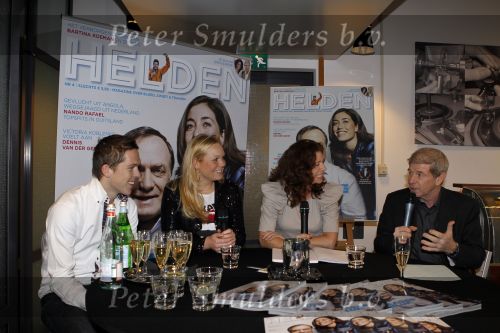 Amsterdam 10 maart 2010
Presentatie blad helden Frits en barbara barend bij gassan diamonds . Debbie en Tim Koeman
Peter Smulders bv