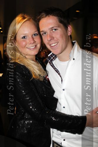 Amsterdam 10 maart 2010
Presentatie blad helden Frits en barbara barend bij gassan diamonds . Debbie en Tim Koeman
Peter Smulders bv