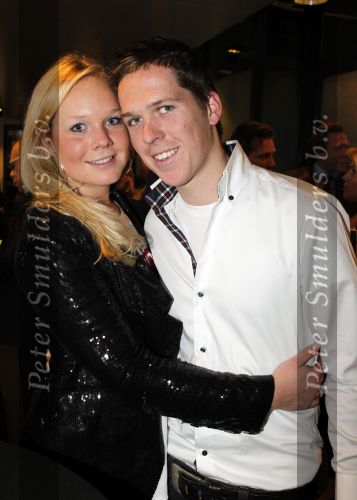 Amsterdam 10 maart 2010
Presentatie blad helden Frits en barbara barend bij gassan diamonds . Debbie en Tim Koeman
Peter Smulders bv