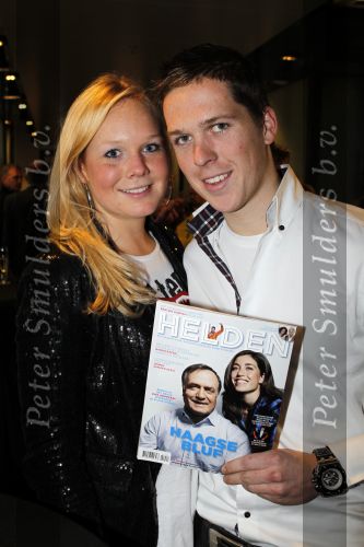 Amsterdam 10 maart 2010
Presentatie blad helden Frits en barbara barend bij gassan diamonds . Debbie en Tim Koeman
Peter Smulders bv
