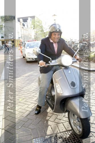 Amsterdam 2 juni 2009
Presentatie van de nieuwe samsung lady phone in de duif. Dennis Rugenbregt op vespa motor
Peter Smulders bv
