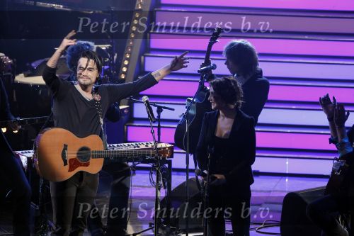 Hilversum 21 januari 2010
Rtl SBS en de NOS hebben samen een tv programma en aktie in elkaar gedraaid om zoveel mogelijk geld op te halen voor giro 55 ten bate van Haiti. Dinand Woesthof en Carice v Houten
Peter Smulders bv