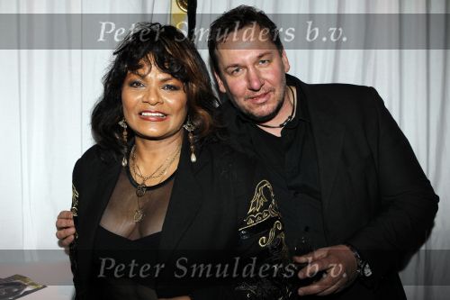 Uitgeest 18 januari 2010
Nieuwjaars feest van Henk Geels in Bobs Party saloon. Donna Lynton met zakenpartner
Peter Smulders bv
