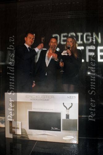 Loosdrecht 12 februari 2010
Presentatie Samsung tv van Eric Kuster bij het witte huis in Loosdrecht. Lieke v Lexmond en raymond Westerom
Peter Smulders bv