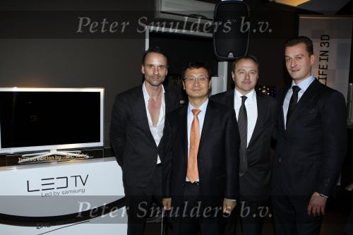 Loosdrecht 12 februari 2010
Presentatie Samsung tv van Eric Kuster bij het witte huis in Loosdrecht. Lieke v Lexmond en raymond Westerom
Peter Smulders bv