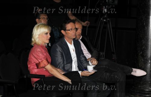 Amsterdam 2 februari 2010
Perspresentatie X factor in hotel arena . Aanwezig waren Wendy v Dijk zwanger Martijn Krabbe Gorodon Eric v Tijn Angela Groothuizen en Stacey Rookhuizen.
Peter Smulders bv