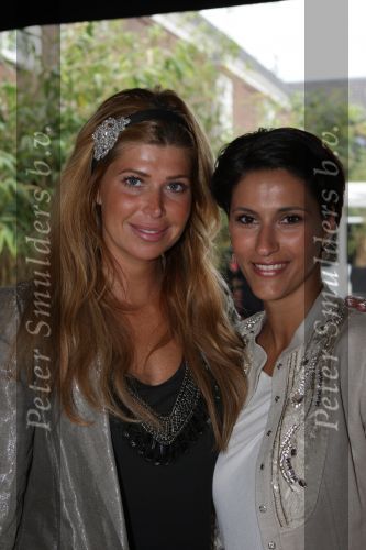 Naarden Vesting, 7 Juni 2009
Perspresentatie van nieuwe produkten Jan des Bouvries en Monique des Bouvrie en Paul Fagel in het Arsenaal.
Estelle Gulli met Kristina Bazilovic
Foto Peter Smulders BV