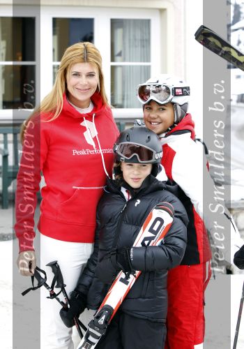 Zurs 22 februari 2010
Estelle Guliit opp vakantie met haar kinderen Joelle en Maxim.
Peter Smulders bv
