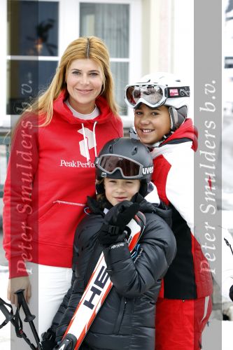 Zurs 22 februari 2010
Estelle Guliit opp vakantie met haar kinderen Joelle en Maxim.
Peter Smulders bv