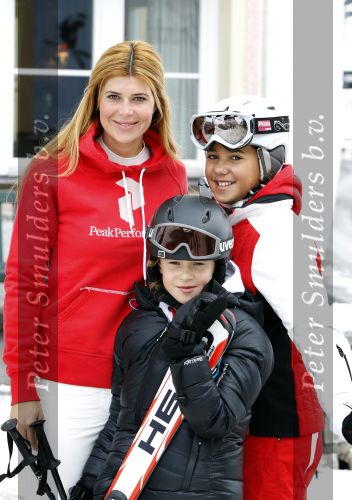 Zurs 22 februari 2010
Estelle Guliit opp vakantie met haar kinderen Joelle en Maxim.
Peter Smulders bv