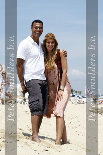 Sant Tropez 27 juni 2009
Ruud Estelle Joelle en Maxim Gullit op vakantie in St Tropez.
Peter Smulders bv