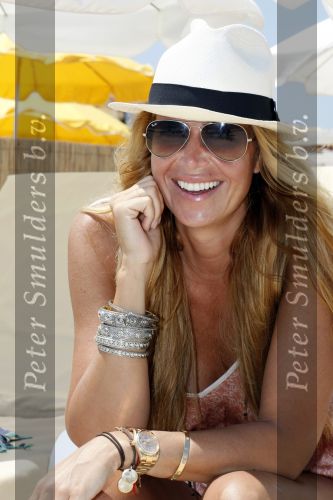 Sant Tropez 27 juni 2009
Ruud Estelle Joelle en Maxim Gullit op vakantie in St Tropez.
Peter Smulders bv