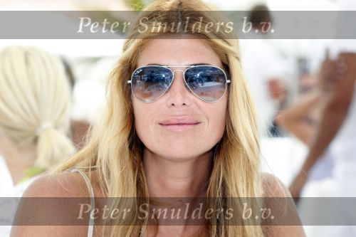 Sant Tropez 27 juni 2009
Ruud Estelle Joelle en Maxim Gullit op vakantie in St Tropez.
Peter Smulders bv