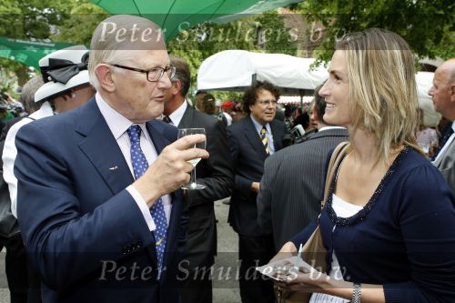 Breukelen 17 juni 2009
Haringparty op Neijenrode. Pieter v Vollenhoven met Evelyne Westerman
Peter Smulders bv