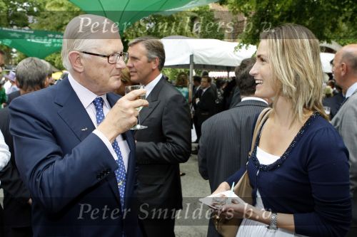 Breukelen 17 juni 2009
Haringparty op Neijenrode. Pieter v Vollenhoven met Evelyne Westerman
Peter Smulders bv