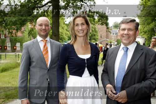 Breukelen 17 juni 2009
Haringparty op Neijenrode. Evelyne Westerman met kennissen
Peter Smulders bv