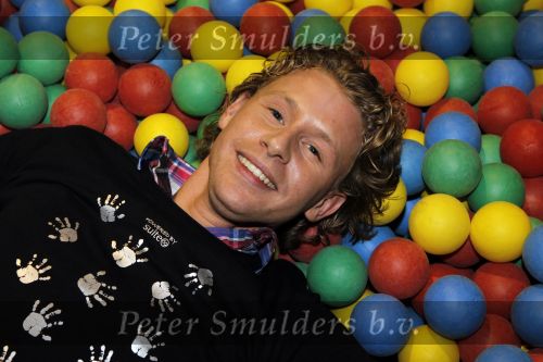 Hoofddorp 3 februari 2010
Presentatie romper tbv stop kindermisbruik bij happy kids in hoofddorp. Ewout Genemans met Vivian Ewbank en day
Peter Smulders bv