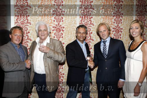 Amsterdam 1 juli 2009
Robert Schoemacher en zijn vader Matthijs tijdens persconferentie in het hilton hotel waar ze bekendmaken dat de familie Malenstein van de Bergmann kliniek 
hun kliniek overgenomen heeft.  Wel blijven ze werken voor hen.
Peter Smulders bv