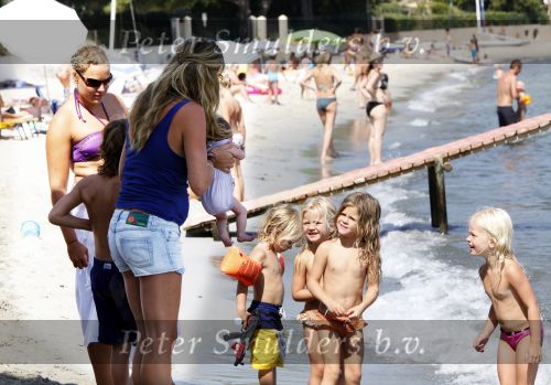 Saint Tropez 31 juli 2009
Danielle Overgaag Oerlemans met dochter Kate  Thijmen Fiene en benjamin op vakantie op saint Tropez.
Peter Smulders bv