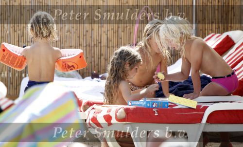 Saint Tropez 31 juli 2009
Danielle Overgaag Oerlemans met dochter Kate  Thijmen Fiene en benjamin op vakantie op saint Tropez.
Peter Smulders bv