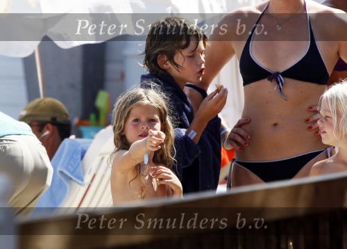 Saint Tropez 31 juli 2009
Danielle Overgaag Oerlemans met dochter Kate  Thijmen Fiene en benjamin op vakantie op saint Tropez.
Peter Smulders bv