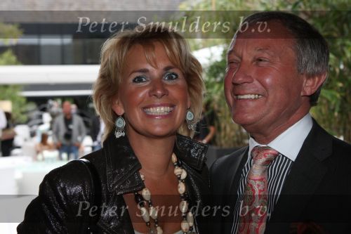 Naarden Vesting, 7 Juni 2009
Perspresentatie van nieuwe produkten Jan des Bouvries en Monique des Bouvrie en Paul Fagel in het Arsenaal.
Frank Wentink met zijn vriendin
Foto Peter Smulders BV
