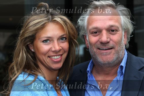 Naarden Vesting, 7 Juni 2009
Perspresentatie van nieuwe produkten Jan des Bouvries en Monique des Bouvrie en Paul Fagel in het Arsenaal.
Frank Wisse met zijn vriendin
Foto Peter Smulders BV