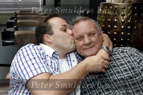 Amsterdam 12 juni 2009
Papa van het jaar verkiezing met Frans Bauer en Koertjan de Bruin met zijn vriendin Charlotte en dochter. Frans met zijn vader
Peter Smulders bv
