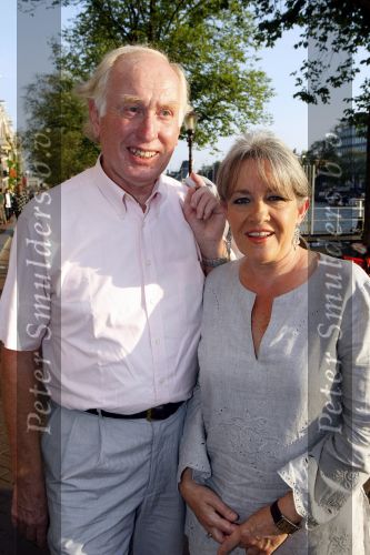 Amsterdam 6 augustus 2009
Premiere circus Stiletto in Carre. Fred oster met vrouw
Peter Smulders bv