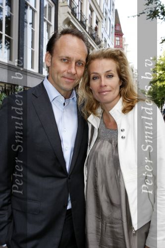 Amsterdam 16 juni 2009
Koen v Trojen met zijn nieuwe vriendin Frederique v d Wal.
Peter Smulders bv