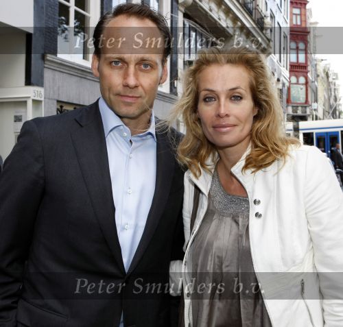 Amsterdam 16 juni 2009
Koen v Trojen met zijn nieuwe vriendin Frederique v d Wal.
Peter Smulders bv