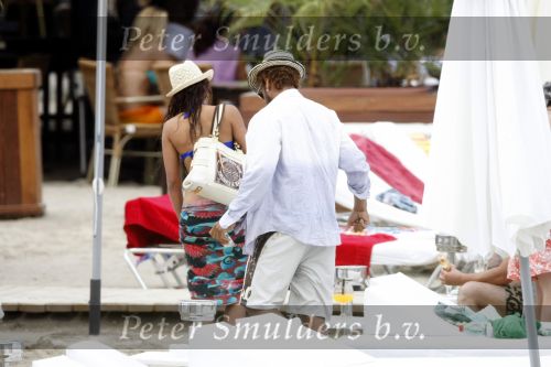 Ibiza 9 juli 2009
Gary Dourdan van CSI miami  met vriendin op het strand bij Blue Marlin.
Peter Smulders bv