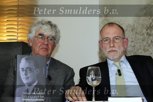 Soestdijk 8 maart 2010
Presentatie boek Annejet v Zijl over prins Bernhard op paleis soestdijk. Cees Fasseur Hans Blom Geert Mak en Philip Freriks zijn aanwezig om het boek te bespreken.
Peter Smulders bv