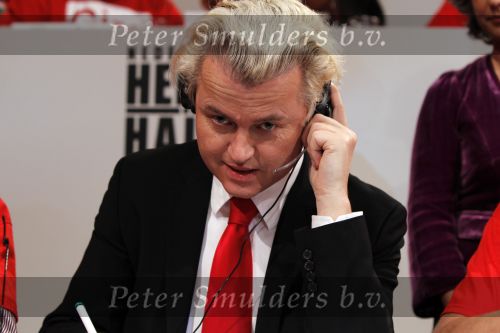 Hilversum 21 januari 2010
Rtl SBS en de NOS hebben samen een tv programma en aktie in elkaar gedraaid om zoveel mogelijk geld op te halen voor giro 55 ten bate van Haiti. Geert Wilders
Peter Smulders bv