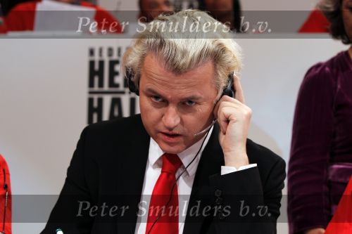 Hilversum 21 januari 2010
Rtl SBS en de NOS hebben samen een tv programma en aktie in elkaar gedraaid om zoveel mogelijk geld op te halen voor giro 55 ten bate van Haiti. Geert Wilders
Peter Smulders bv