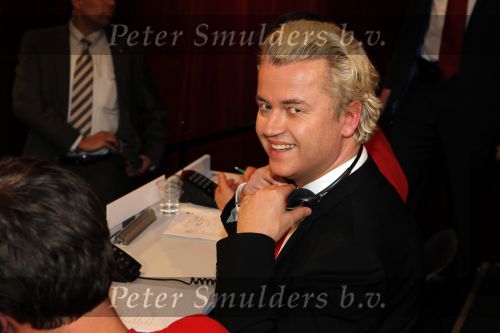 Hilversum 21 januari 2010
Rtl SBS en de NOS hebben samen een tv programma en aktie in elkaar gedraaid om zoveel mogelijk geld op te halen voor giro 55 ten bate van Haiti. Geert Wilders
Peter Smulders bv