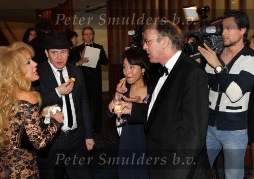 Amsterdam, 28 Februari 2010
Modeshow Paul Schulten in het Okura Hotel.
Na de show een incident tussen journalist Ger Lammens en Patricia Paay.
Paay plette een warme bitterbal op het hoofd van Lammens
Foto Peter Smulders BV