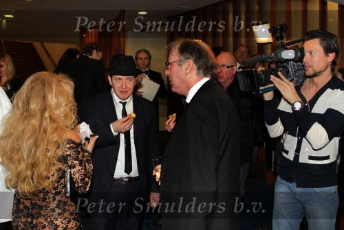 Amsterdam, 28 Februari 2010
Modeshow Paul Schulten in het Okura Hotel.
Na de show een incident tussen journalist Ger Lammens en Patricia Paay.
Paay plette een warme bitterbal op het hoofd van Lammens
Foto Peter Smulders BV