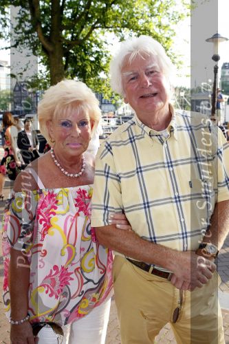 Amsterdam 6 augustus 2009
Premiere circus Stiletto in Carre. Gerard Cox met vriendin
Peter Smulders bv