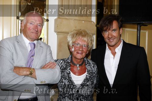 Amsterdam 30 juni 2009
Presentatie wassen beeld Madame tussaud van Gerard Joling bij het amstel hotel. Gerard met moeder en zus
Peter Smulders bv