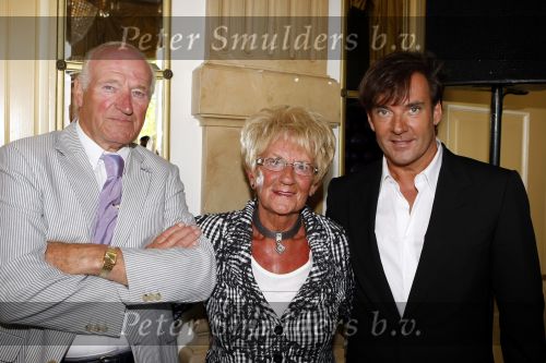 Amsterdam 30 juni 2009
Presentatie wassen beeld Madame tussaud van Gerard Joling bij het amstel hotel. Gerard met moeder en zus
Peter Smulders bv