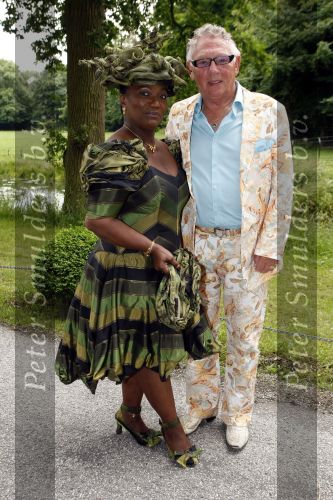 Breukelen 17 juni 2009
Haringparty op Neijenrode. Gerda Havertong met man
Peter Smulders bv