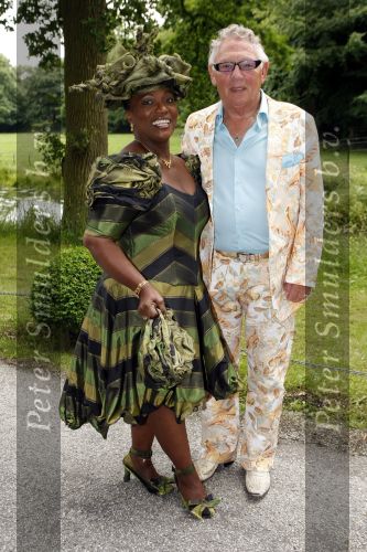 Breukelen 17 juni 2009
Haringparty op Neijenrode. Gerda Havertong met man
Peter Smulders bv