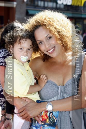Amsterdam 4 juli 2009
Premiere van Mega Mindy in Tuschinski. Glennis Grace met zoon Anthony
Peter Smulders bv