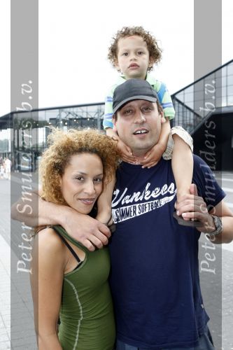 Rotterdam 28 juni 2009
Laatste optrden K3 in ahoy. Glennis Grace met vriend Moos en zoon Anthony
Peter Smulders bv