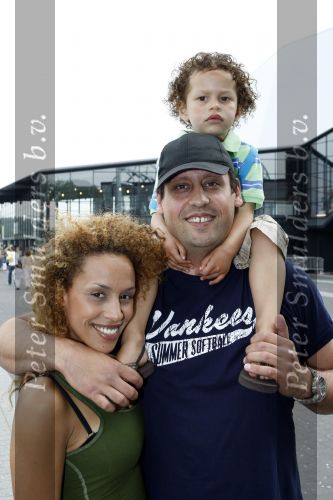 Rotterdam 28 juni 2009
Laatste optrden K3 in ahoy. Glennis Grace met vriend Moos en zoon Anthony
Peter Smulders bv