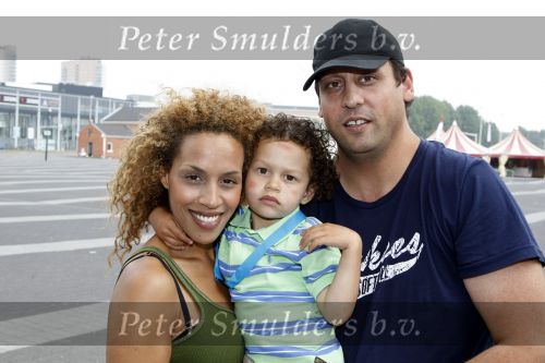 Rotterdam 28 juni 2009
Laatste optrden K3 in ahoy. Glennis Grace met vriend Moos en zoon Anthony
Peter Smulders bv