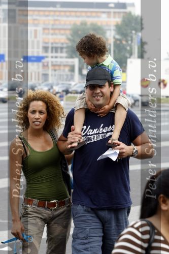 Rotterdam 28 juni 2009
Laatste optrden K3 in ahoy. Glennis Grace met vriend Moos en zoon Anthony
Peter Smulders bv