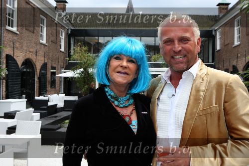 Naarden Vesting, 7 Juni 2009
Perspresentatie van nieuwe produkten Jan des Bouvries en Monique des Bouvrie en Paul Fagel in het Arsenaal.
Gordon met Astrid Engels
Foto Peter Smulders BV