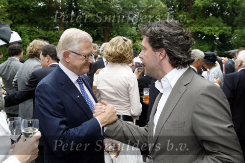 Breukelen 17 juni 2009
Haringparty op Neijenrode. Pieter v Vollenhoven met Guido den Aantrekker
Peter Smulders bv